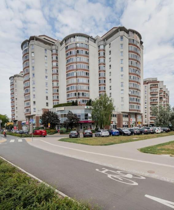 Apartment Superapart Malborska 3 *