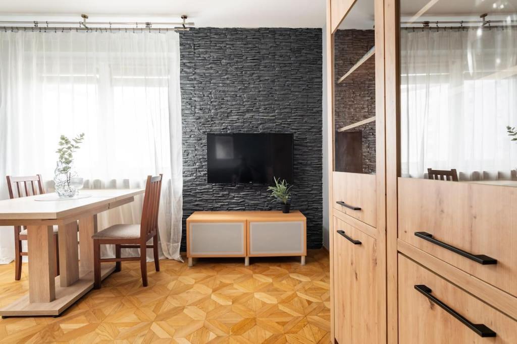 Apartment Superapart Malborska 3 *
